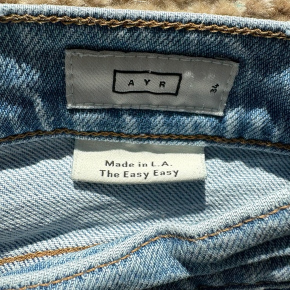 AYR The Easy Easy in light distressed denim - Picture 5 of 8